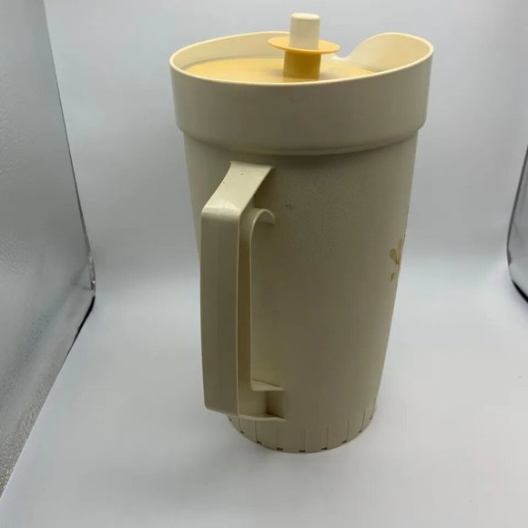 Vintage 1970s Tupperware Almond Harvest 1 Quart Retro Beverage Pitcher - Picture 8 of 16